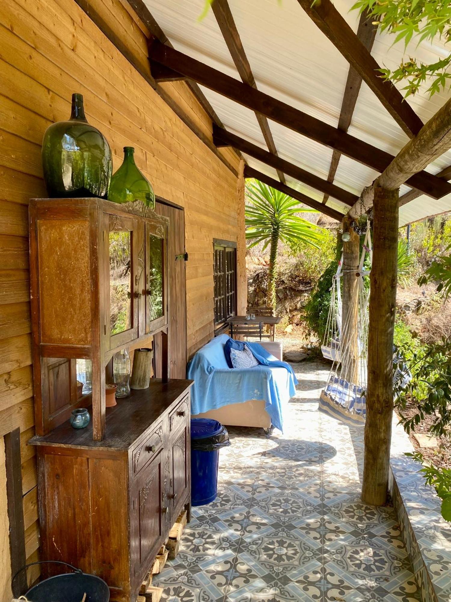 Unique Tiny House With Natural Building Techniques Фіґейро-душ-Віньюш Екстер'єр фото