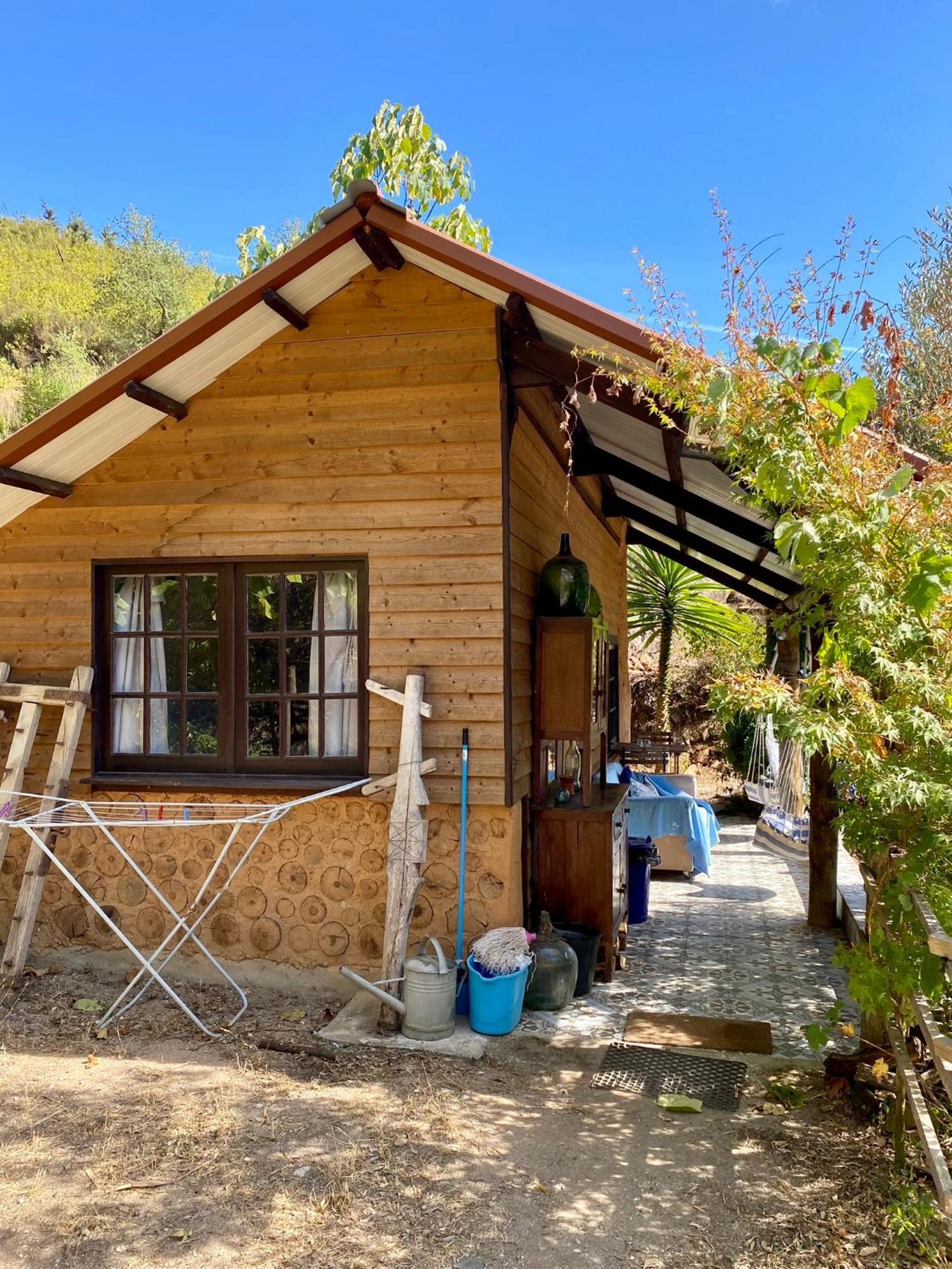 Unique Tiny House With Natural Building Techniques Фіґейро-душ-Віньюш Екстер'єр фото